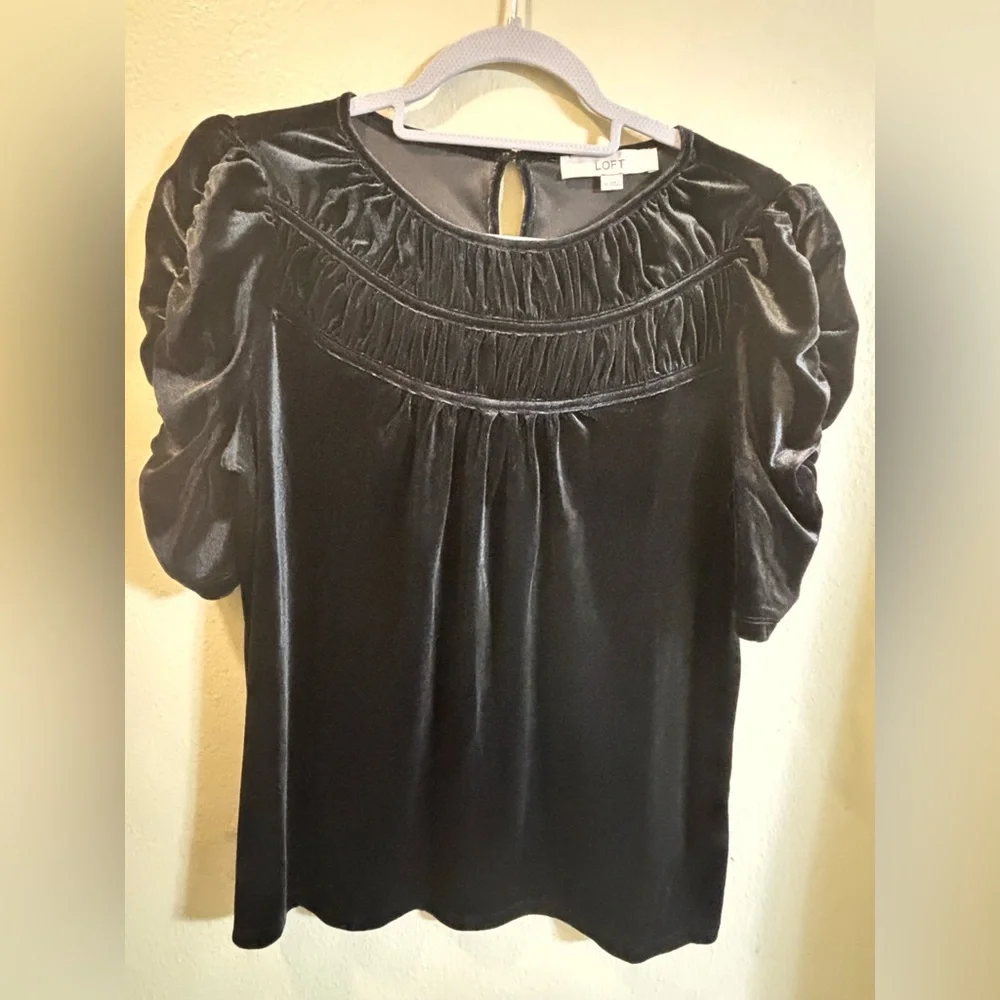 LOFT Ruched Velvet Top - Picture 3 of 8